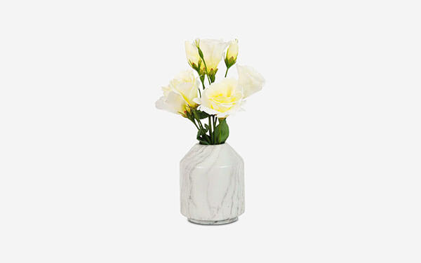 Bình gốm cắm hoa phù hợp cho không gian phòng khách sang trọng, đẳng cấp